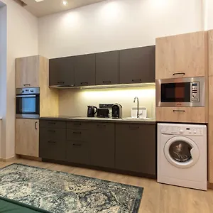  Apartament E12 Boutique Węgry