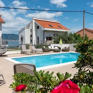 Brico Apartament